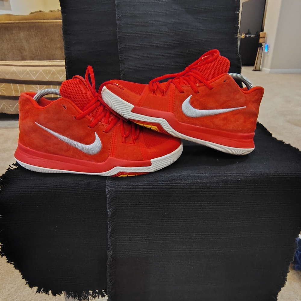 Kyrie 3 "University Red Baseball Shoes Thy Run Size Y7